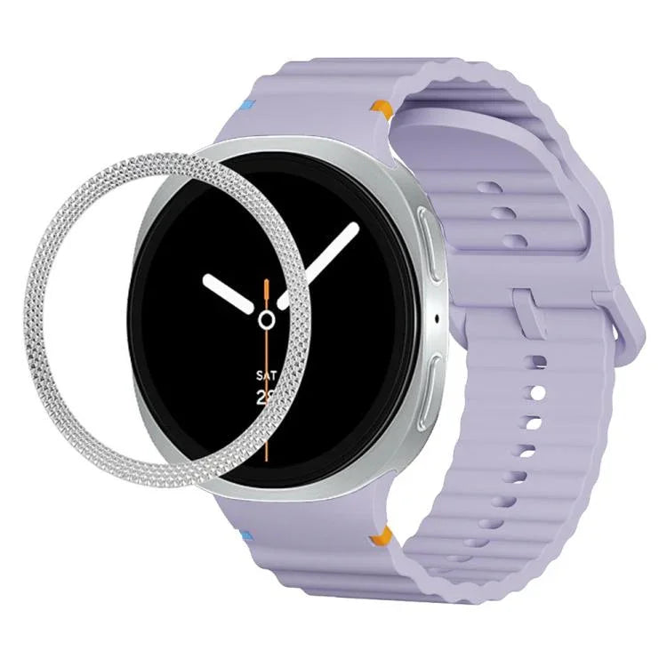 Lünette mit rautenförmiger Textur und farbiges Silikonarmband mit gewellter Ziernaht, passend für Samsung Galaxy Watch8 44 mm und 40 mm.