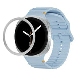 Lünette mit rautenförmiger Textur und farbiges Silikonarmband mit gewellter Ziernaht, passend für Samsung Galaxy Watch8 44 mm und 40 mm.