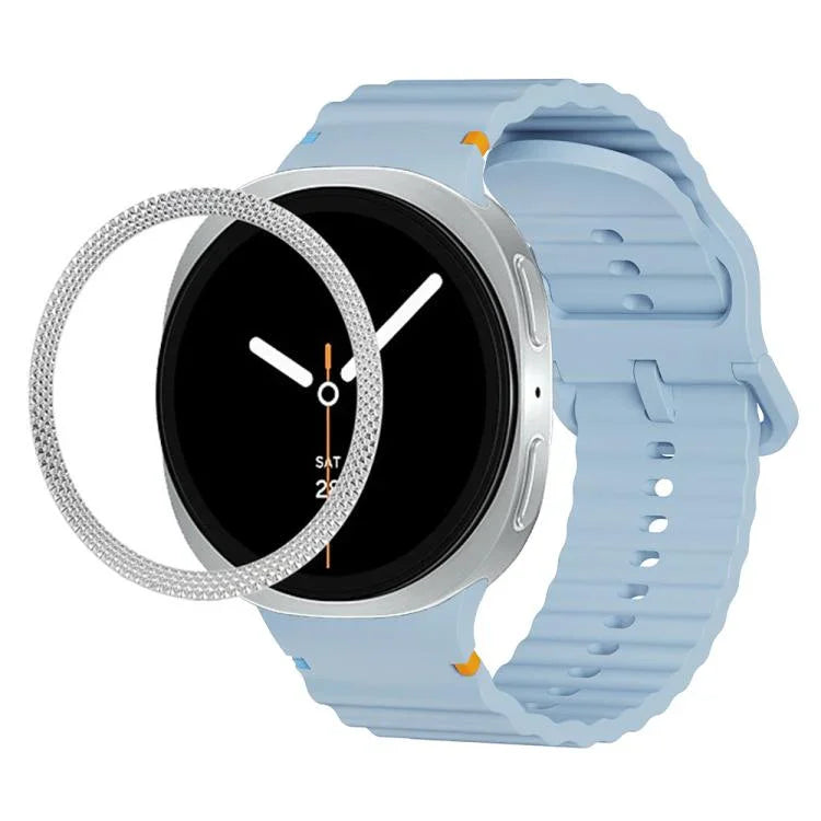 Lünette mit rautenförmiger Textur und farbiges Silikonarmband mit gewellter Ziernaht, passend für Samsung Galaxy Watch8 44 mm und 40 mm.