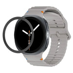 Lünette mit rautenförmiger Textur und farbiges Silikonarmband mit gewellter Ziernaht, passend für Samsung Galaxy Watch8 44 mm und 40 mm.