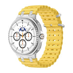 Atmungsaktives Silikonarmband mit Löchern, silbernem Ringverschluss, passend für Samsung Galaxy Watch8 / Watch8 Classic