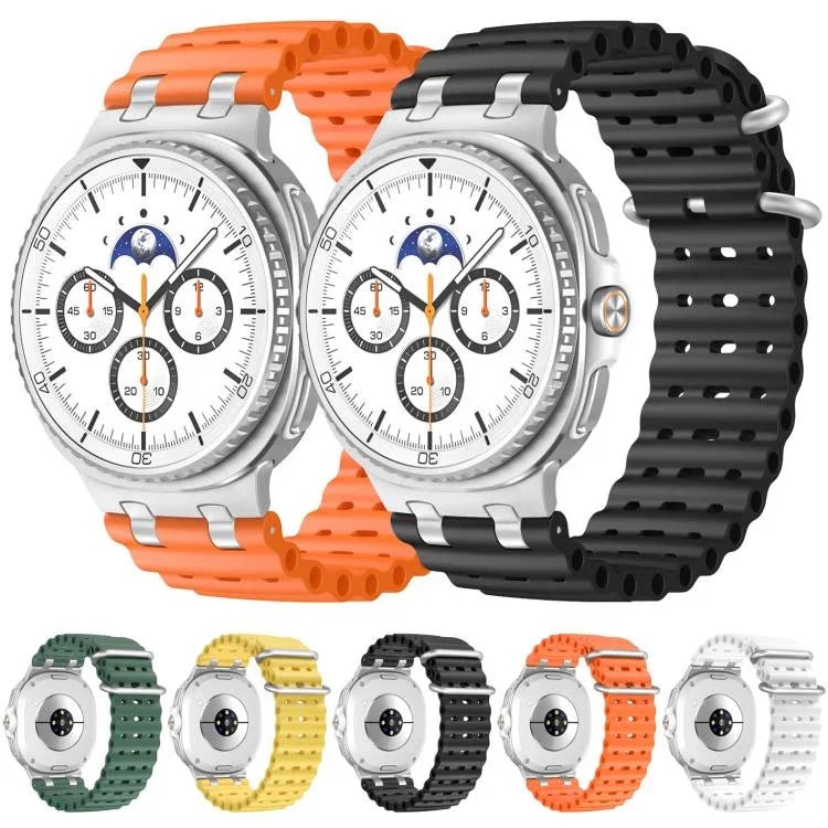 Atmungsaktives Silikonarmband mit Löchern, silbernem Ringverschluss, passend für Samsung Galaxy Watch8 / Watch8 Classic