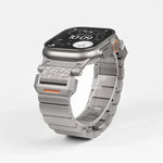 Uhrenarmband mit Hammerschlag-Muster, Schmetterlingsschließe, Edelstahlkopf, einreihig, Titanlegierung, für Apple Watch 46 mm / 49 mm / 45 mm / 44 mm