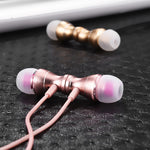 Sport-Kopfhörer 3,5mm Klinken-Ohrhörer Schweißfest Stereo Starker Bass Musik Magnet-Headset mit Mikrofon für iPhone Samsung