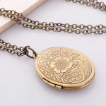 Vintage Antike Bronze Blumenmuster Gravierte Oval Medaillon Bilder Andenken Foto Box Halskette