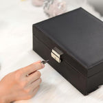 Tragbare Leder Schmuck Aufbewahrungsbox Halsketten Ringe Uhren Aufbewahrungsbox, Doppelschichtig