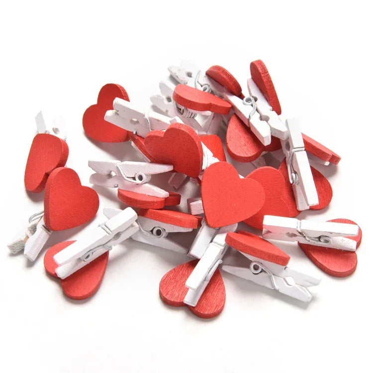 50 Stück Mini Rot Herz Liebe Holz Foto Papier Peg Pin Wäscheklammer Handwerk Postkartenklammern, Postkartenklammern