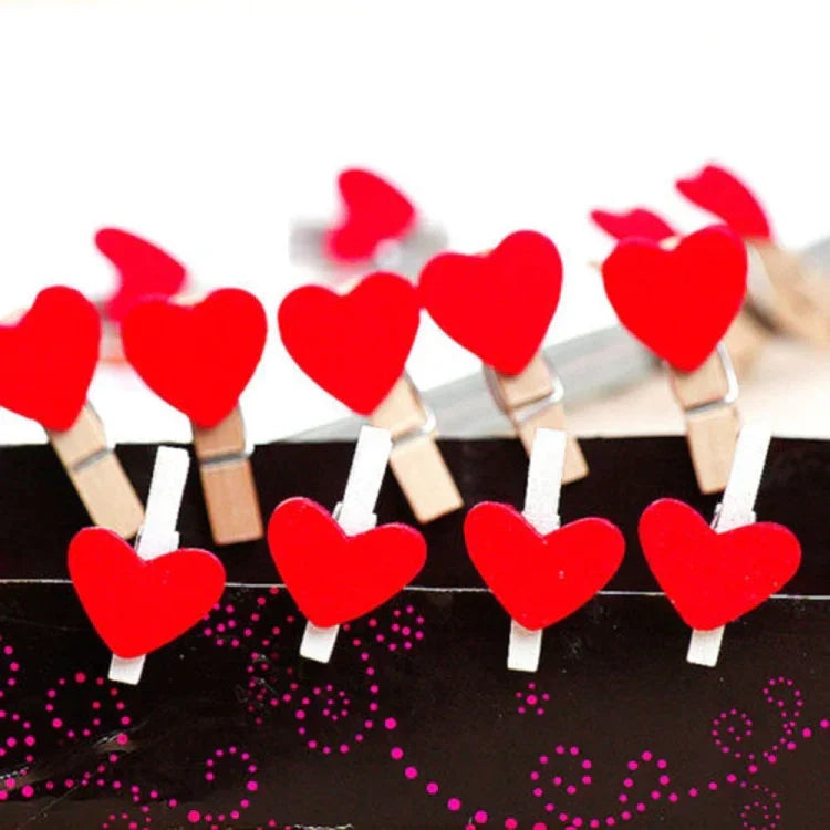 50 Stück Mini Rot Herz Liebe Holz Foto Papier Peg Pin Wäscheklammer Handwerk Postkartenklammern, Postkartenklammern