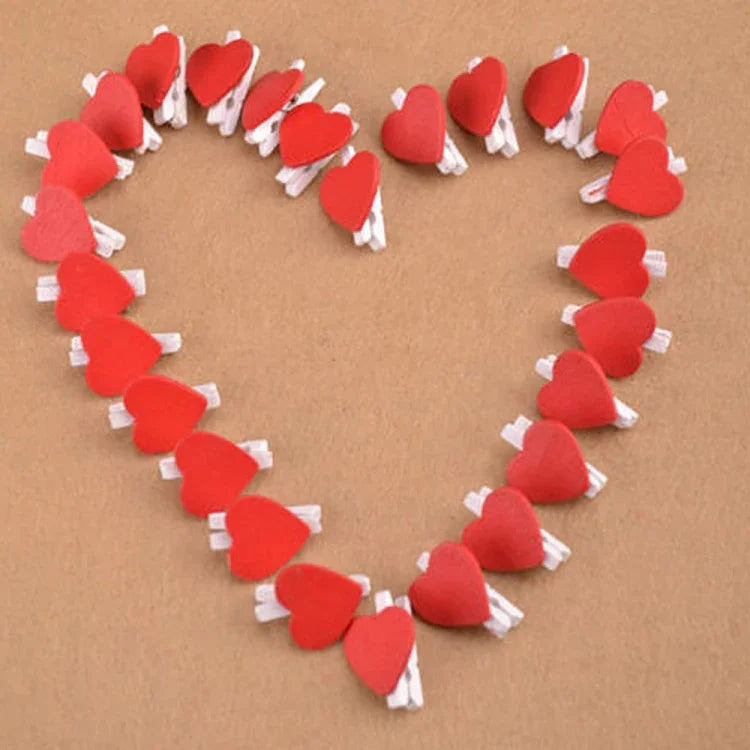 50 Stück Mini Rot Herz Liebe Holz Foto Papier Peg Pin Wäscheklammer Handwerk Postkartenklammern, Postkartenklammern