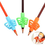 Ungiftige Kinderbleistift-Schreibhilfe Griff Haltungskorrekturwerkzeuge, zufällige Farblieferung, 1 Stück