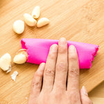 2 STÜCK Küchenschäler Knoblauchpresse Knoblauchschäler verletzt die Hand nicht Silikon Knoblauchschäler, Grün, Rot, Blau