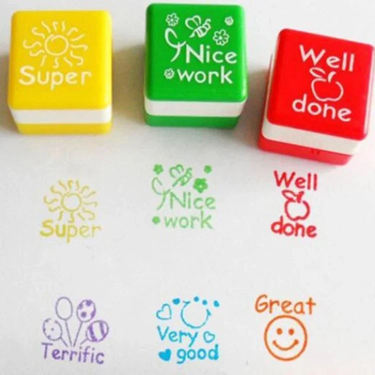 24 STÜCK / Box Lehrerkommentare Cartoon Kunststoff Quadratische Stempel Buntes Muster Kinder Spielzeug Stempel, Quadratische Stempel
