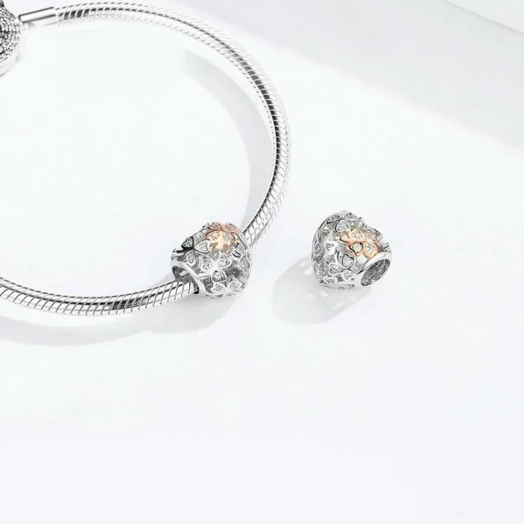 925 Sterling Silber Herzförmiges, perlenbesetztes, hohles vierblättriges Kleeblatt DIY-Armbandzubehör, SCC1248