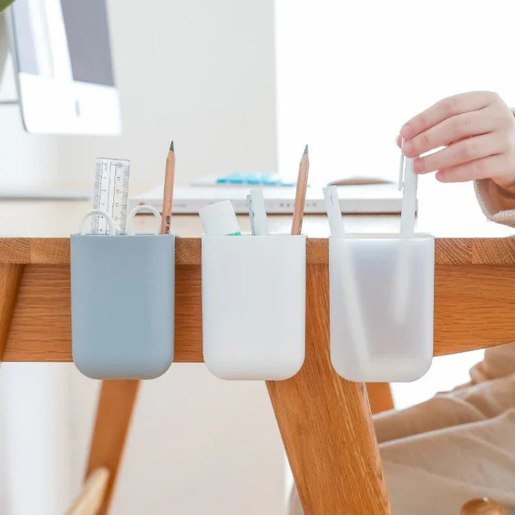 Selbstklebender Stiftehalter für den Schreibtisch, zum Aufhängen von Stifteetuis, Aufbewahrungs- und Sortierbox für Bürobedarf, zufällige Farbe, Stiftehalter