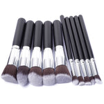 10-teiliges Make-up-Pinselset in Silber/Gold, bestehend aus 10 silber-schwarzen, 10 platinfarbenen, 10 gold-schwarzen, 10 weiß-silbernen, 10 roségoldenen und 10 roségoldenen Pinseln.