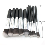 10-teiliges Make-up-Pinselset in Silber/Gold, bestehend aus 10 silber-schwarzen, 10 platinfarbenen, 10 gold-schwarzen, 10 weiß-silbernen, 10 roségoldenen und 10 roségoldenen Pinseln.