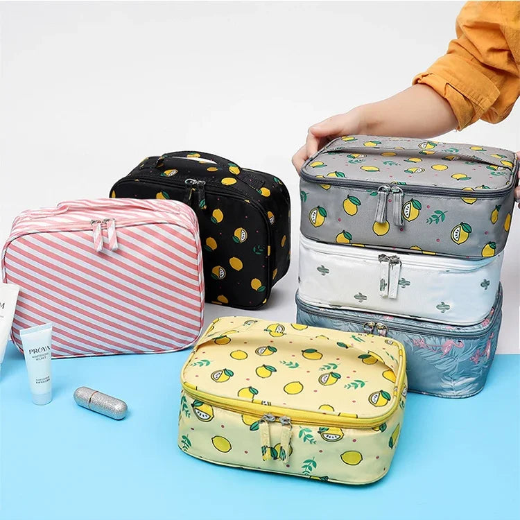 Große, tragbare, wasserdichte und gepolsterte Kosmetiktasche für Damen – ideal für Reisen und als Aufbewahrungstasche für Kosmetikerinnen.