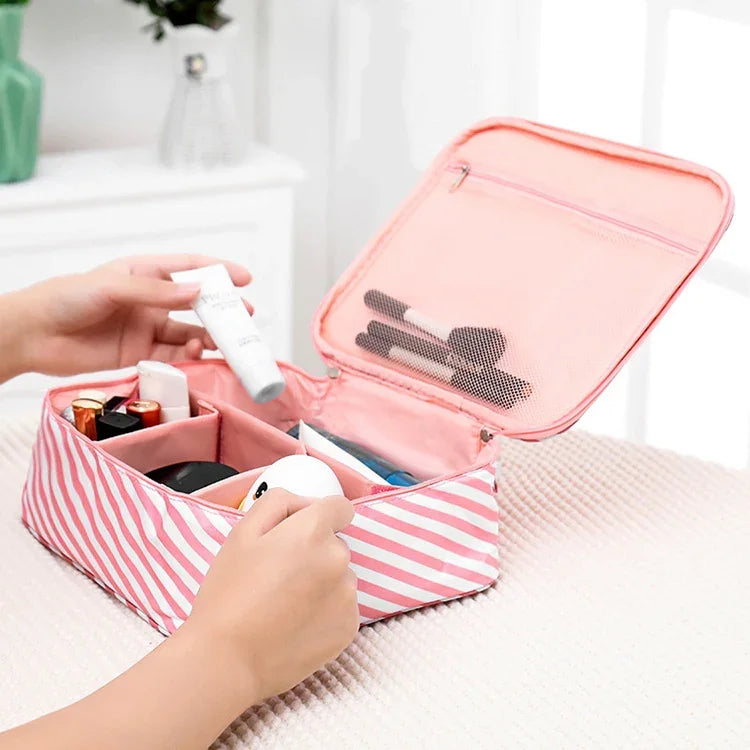 Große, tragbare, wasserdichte und gepolsterte Kosmetiktasche für Damen – ideal für Reisen und als Aufbewahrungstasche für Kosmetikerinnen.