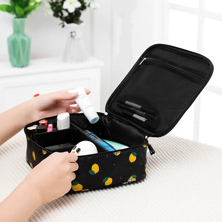 Große, tragbare, wasserdichte und gepolsterte Kosmetiktasche für Damen – ideal für Reisen und als Aufbewahrungstasche für Kosmetikerinnen.