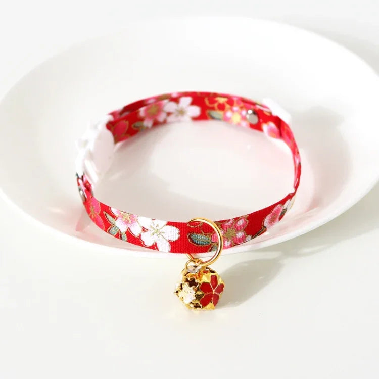 Verstellbares Haustierhalsband mit Blumen- und Glöckchenmotiv für Katzen und Hunde, Größe S (17–32 cm)