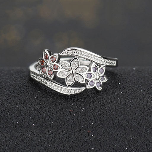 Dreifarbiger Blumen Modischer Farbiger Schwanz Diamantring