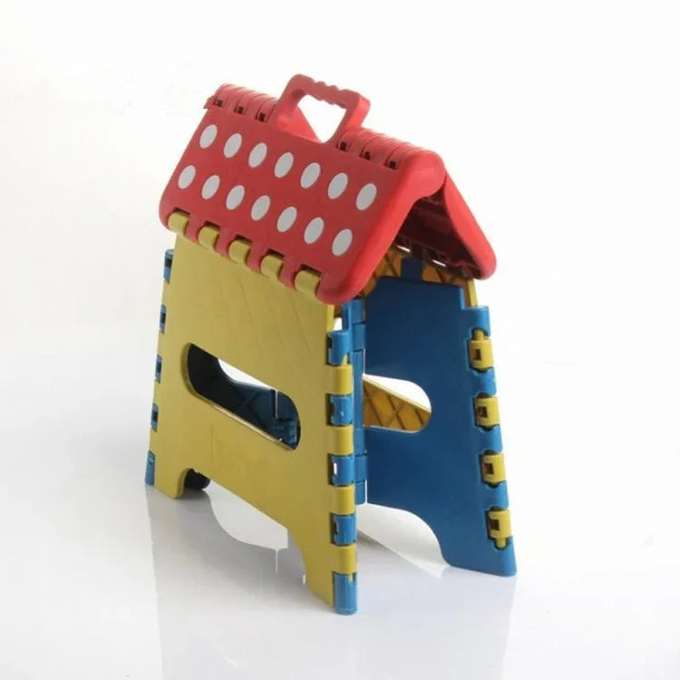Tragbarer, dicker Kinderklapphocker aus Kunststoff, Werkzeug für Outdoor-Aktivitäten, Notwendigkeit für zu Hause und auf Reisen, zufällige Farblieferung, Klapphocker