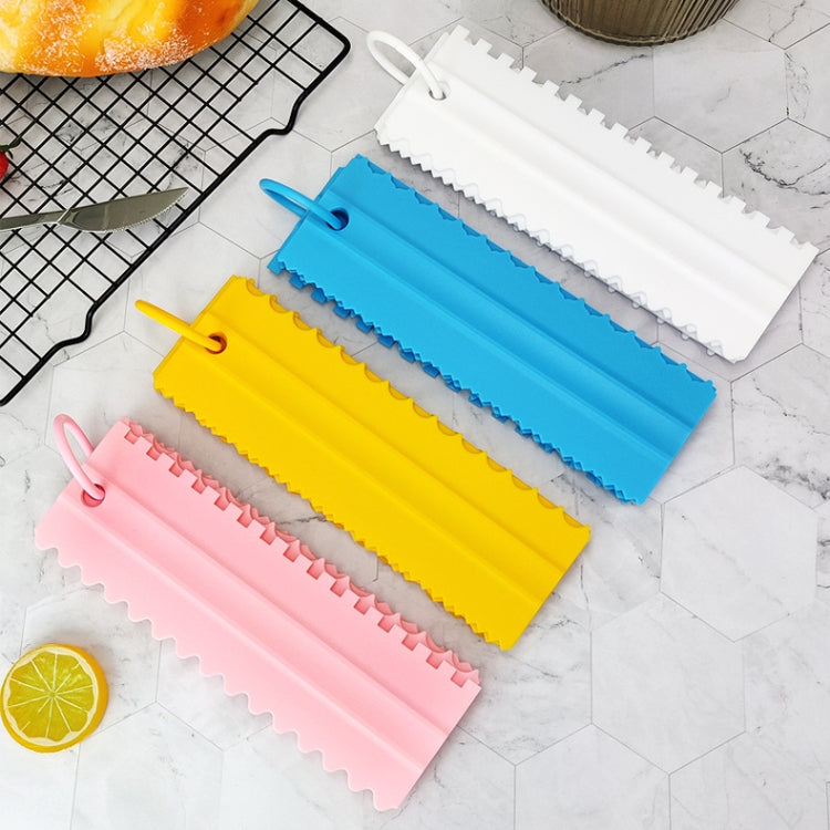 4 STK / Set Kunststoffcremeschaber PP Doppelseitiger gezackter Tortenglätter, 4 STK / Set Weiß, 4 STK / Set Gelb, 4 STK / Set Himmelblau, 4 STK / Set Rosa