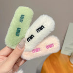 B316 2er-Pack niedliche Haarspangen aus Wolle, handgefertigt, vielseitig einsetzbar, Beige, Kirschrot