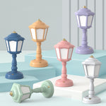 GIVELONG Retro Tischlampe USB-Ladung Kleine Nachtlampe, Stil:, 320-1 Rot, 320-2 Gelb, 320-3 Blau, 320-4 Grün, 320-5 Lila, 320-6 Weiß, 321-1 Rot, 321-2 Gelb, 321-3 Blau, 321-4 Grün, 321-5 Lila, 321-6 Weiß, 322-1 Rot, 322-2 Gelb, 322-3 B...