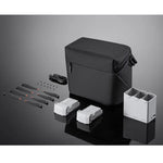 Das Original Fly More Kit Plus für DJI Mini 3 Pro enthält 3850 mAh Akkus, Propeller und Ladestation.