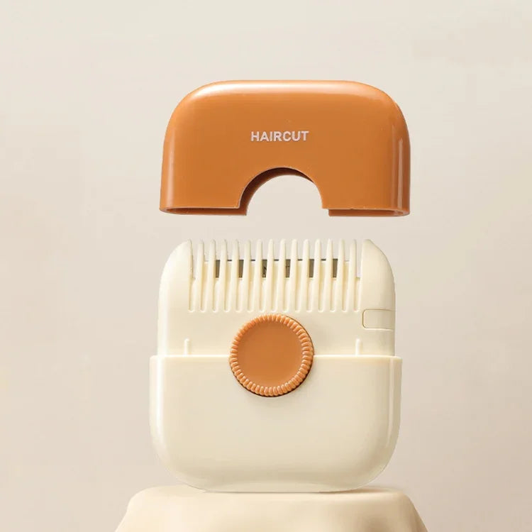 2-in-1 Haarschneidekamm mit integriertem Haarschneider zum Schneiden von Spliss und Ausdünnen der Spitzen.