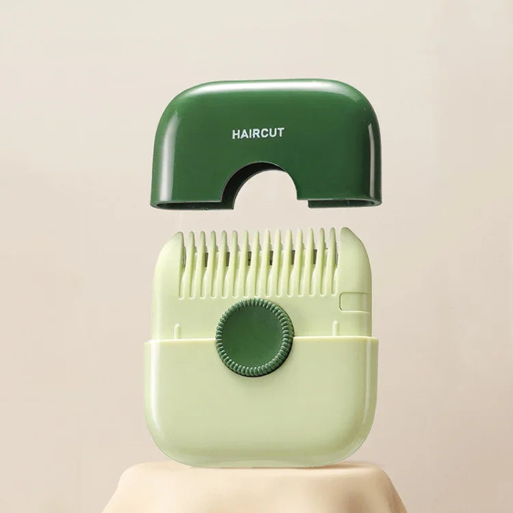 2-in-1 Haarschneidekamm mit integriertem Haarschneider zum Schneiden von Spliss und Ausdünnen der Spitzen.