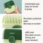 2-in-1 Haarschneidekamm mit integriertem Haarschneider zum Schneiden von Spliss und Ausdünnen der Spitzen.
