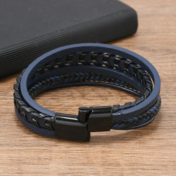 Stilvolles minimalistisches handgefertigtes geflochtenes Lederarmband für Herren mit Magnetverschluss