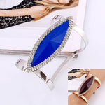 Metallarmbänder Damen Trendiges Harz-Mosaik Kristallarmband Glatte breite Öffnung verstellbares Armband, Silberblau, Goldschwarz, Goldbraun