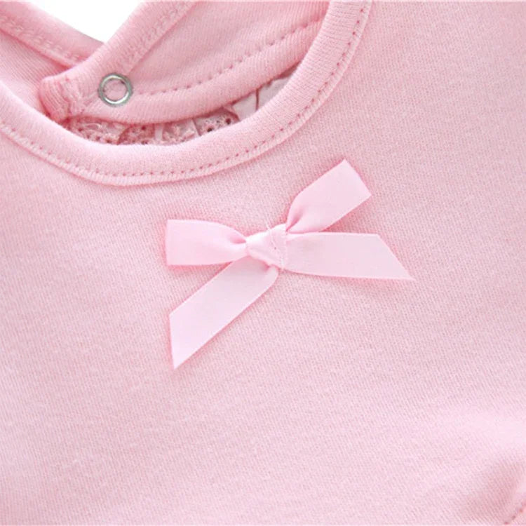 Neugeborene Spitzen-Schleifen-Lätzchen Baby-Speicheltücher