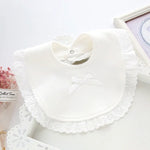 Neugeborene Spitzen-Schleifen-Lätzchen Baby-Speicheltücher