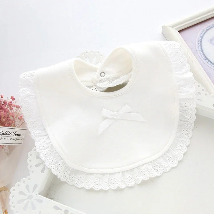 Neugeborene Spitzen-Schleifen-Lätzchen Baby-Speicheltücher