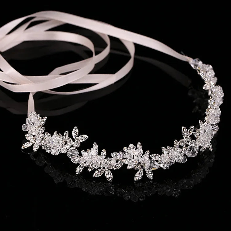 Edle Braut-Haaraccessoires mit Kristall-Strasssteinen und Satinband – Hochzeits-Haarschmuck für Bräute: Diademe, Kronen, Haarbänder
