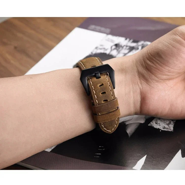 Crazy Horse Layer Mattiertes schwarzes Lederarmband mit Dornschließe, Größe: 26 mm